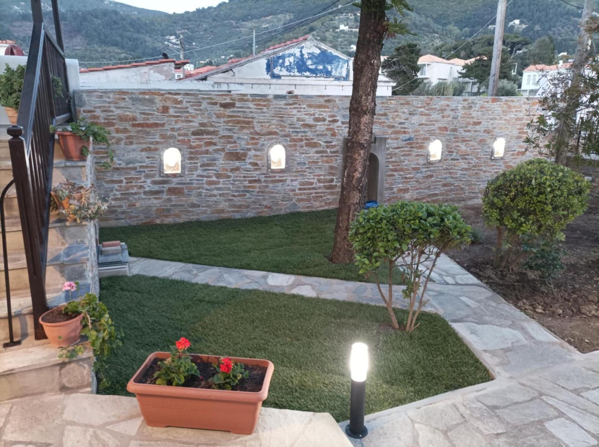 Nikolaos Studios Apartments Skopelos Town Exterior photo